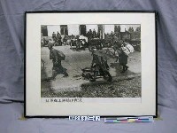 藏品(紀念抗日戰爭相關照片—日軍在上海搶掠實況（翻拍）)的圖片